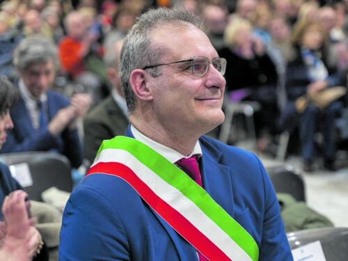 "Otto figli e già nonno a 47 anni. Sinistra incapace, vincerò a Genova"