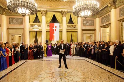 A Milano le debuttanti ballano il valzer. E c'è anche Cenerentola 3