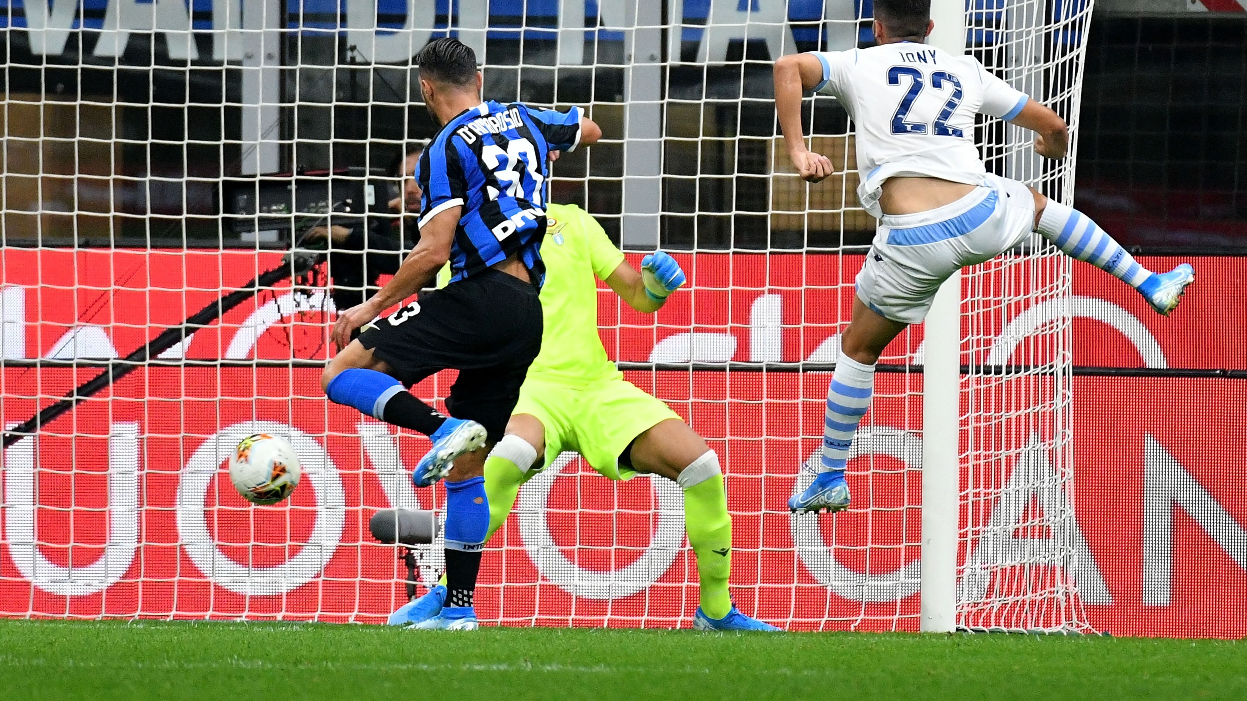 L'Inter non prende mai gol. Basta una testata per la quinta