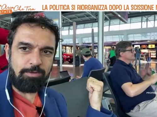 "Questo signore lo riconoscete?". Giarrusso-Calenda, siparietto a sorpresa in tv
