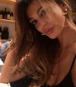 Cristina Buccino seducente al sole 8