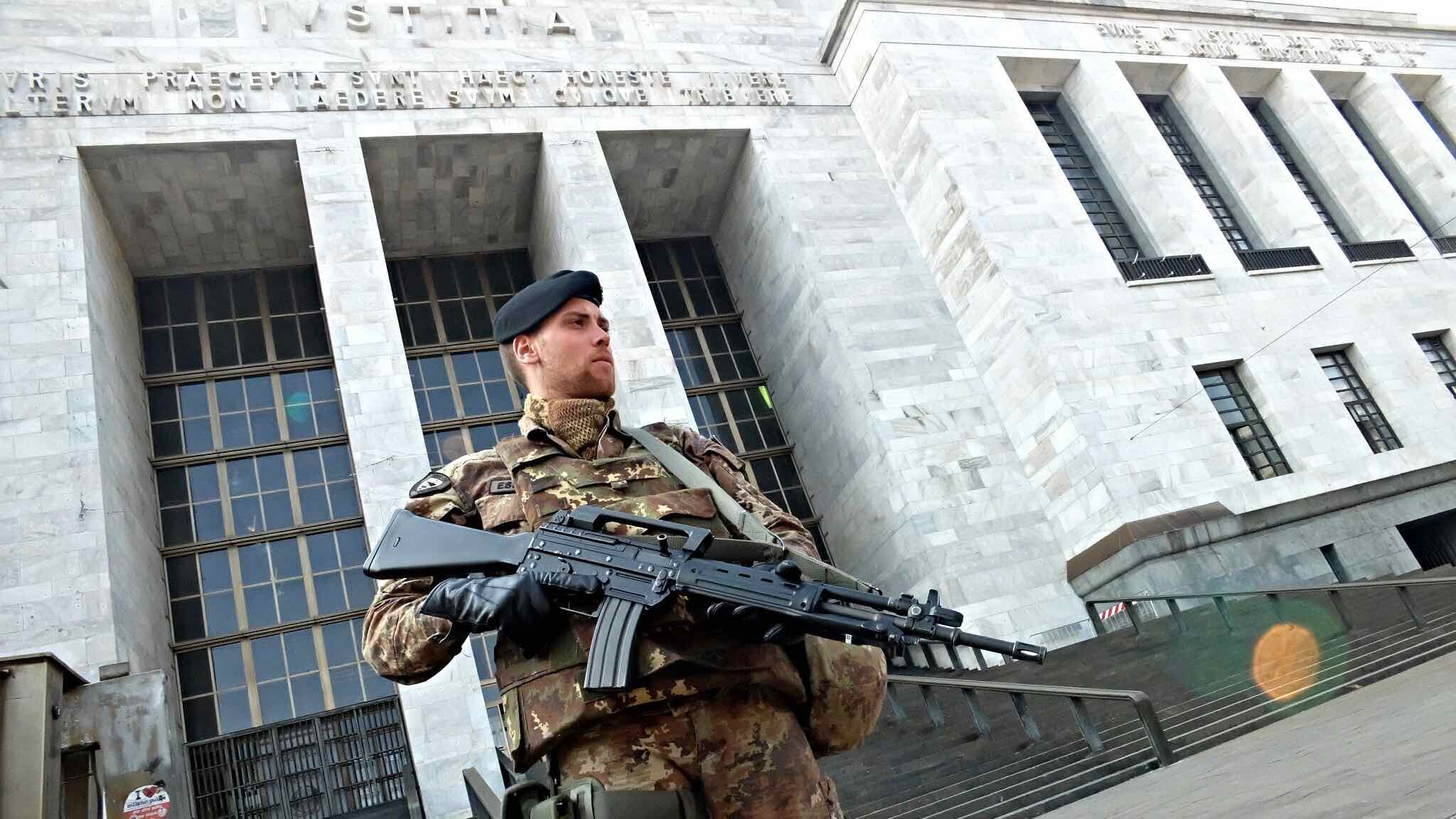 Dietrofront ai militari. E la città resta sguarnita