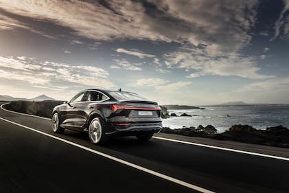 Le immagini della nuova Audi Q8 e-tron 7