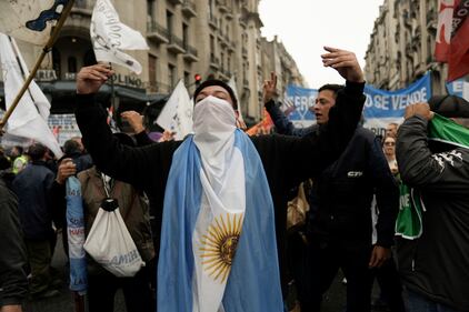 La rivolta di Buenos Aires contro Milei: le foto degli scontri 5