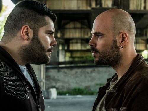 Il bar del set di Gomorra beccato a rubare la corrente dalla rete pubblica