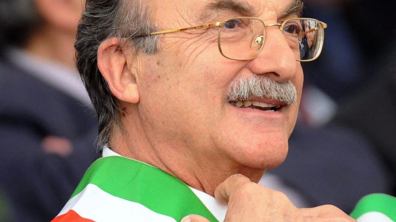 La sinistra non s'indigna se i suoi si armano