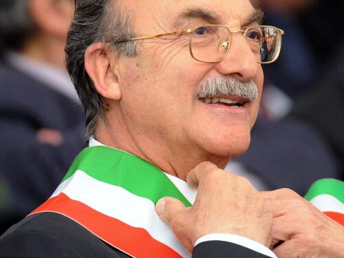 La sinistra non s'indigna se i suoi si armano