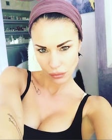 Antonella Mosetti, curve mozzafiato in giallo 11