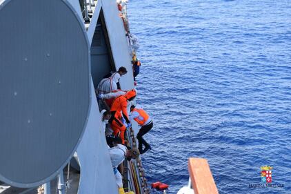 Naufragio a largo della Libia: a bordo 500 persone 4