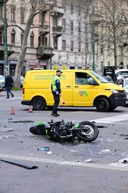 Schianto auto-moto a Milano, morti due ventenni - FOTO 7