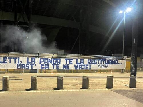 Napoli, lo striscione choc contro Spalletti