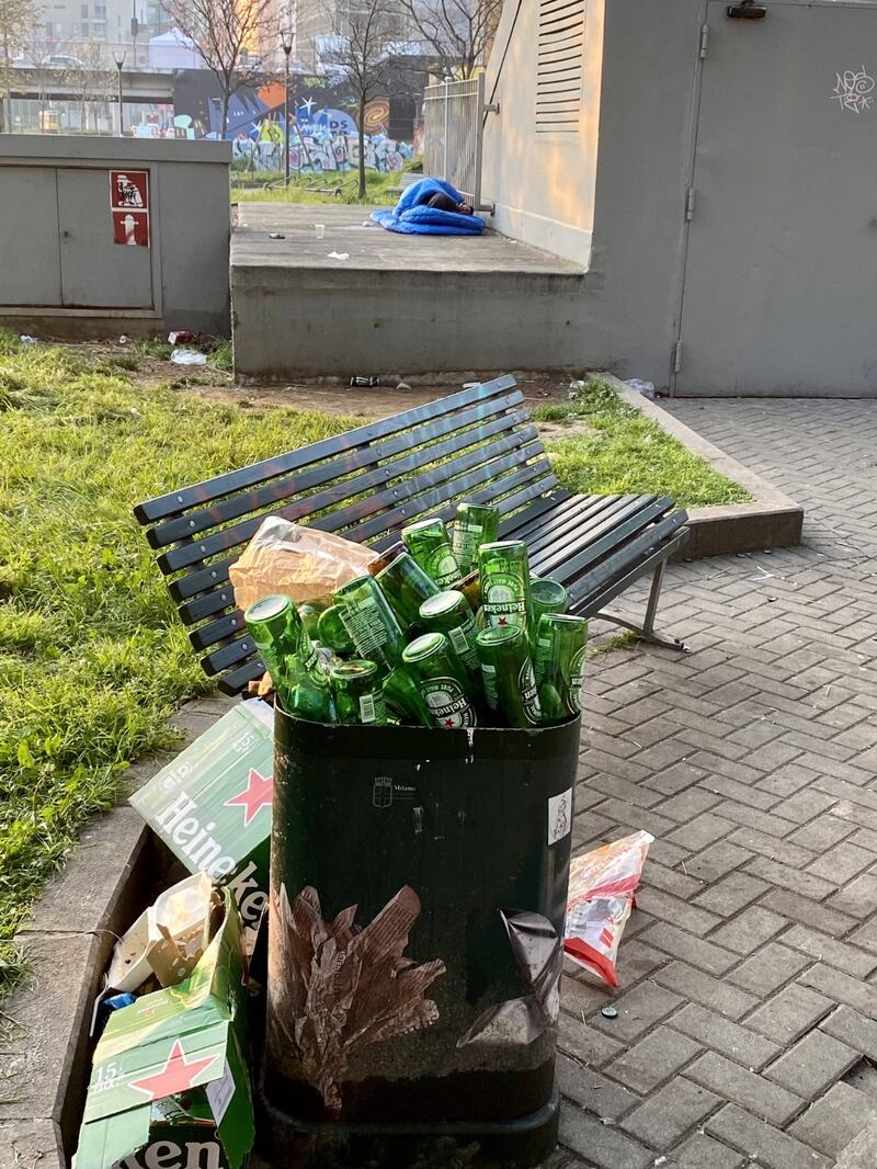 Senzatetto a Milano, nei pressi della stazione di Porta Garibaldi 3
