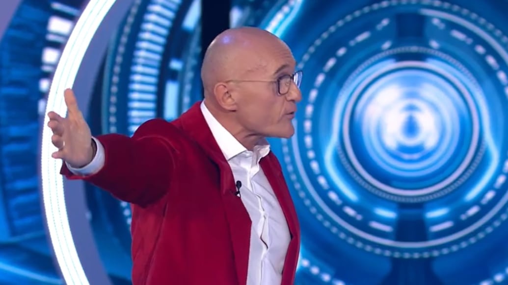 "Vai fuori dallo studio": scoppia la rissa fra Signorini e la Manfuso