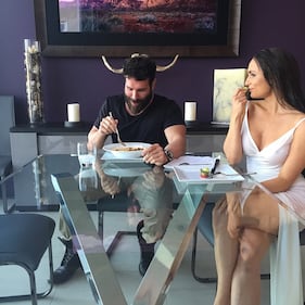 Poker, soldi e donne nude: è Dan Bilzerian il re di Instagram 2