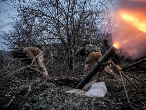 Diplomazia ferma e bombe sui civili: il cessate il fuoco in Ucraina è ancora lontano