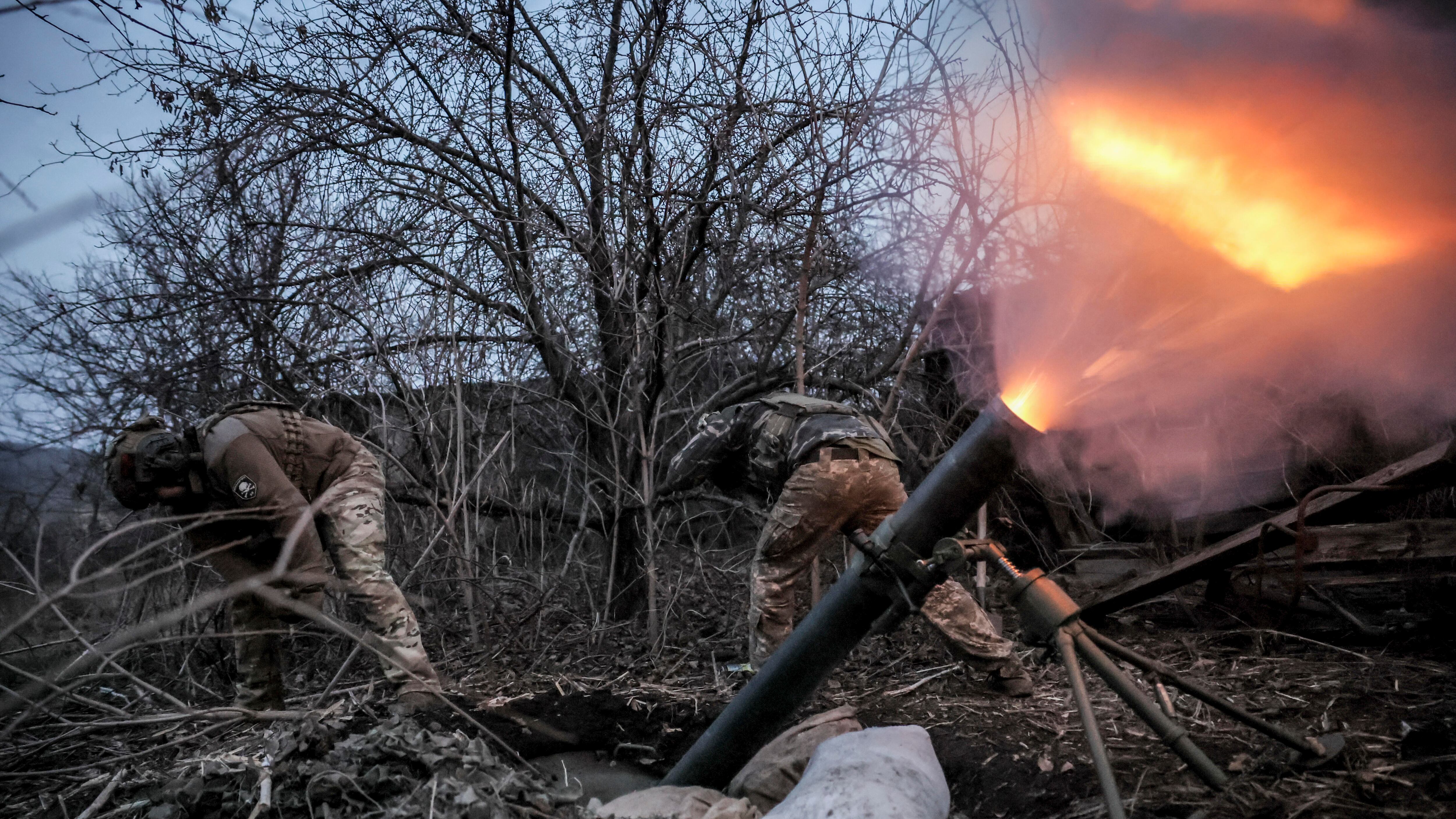 Diplomazia ferma e bombe sui civili: il cessate il fuoco in Ucraina è ancora lontano