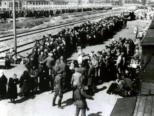 Quegli ex nazisti amnistiati ed arruolati come spie per la Germania comunista