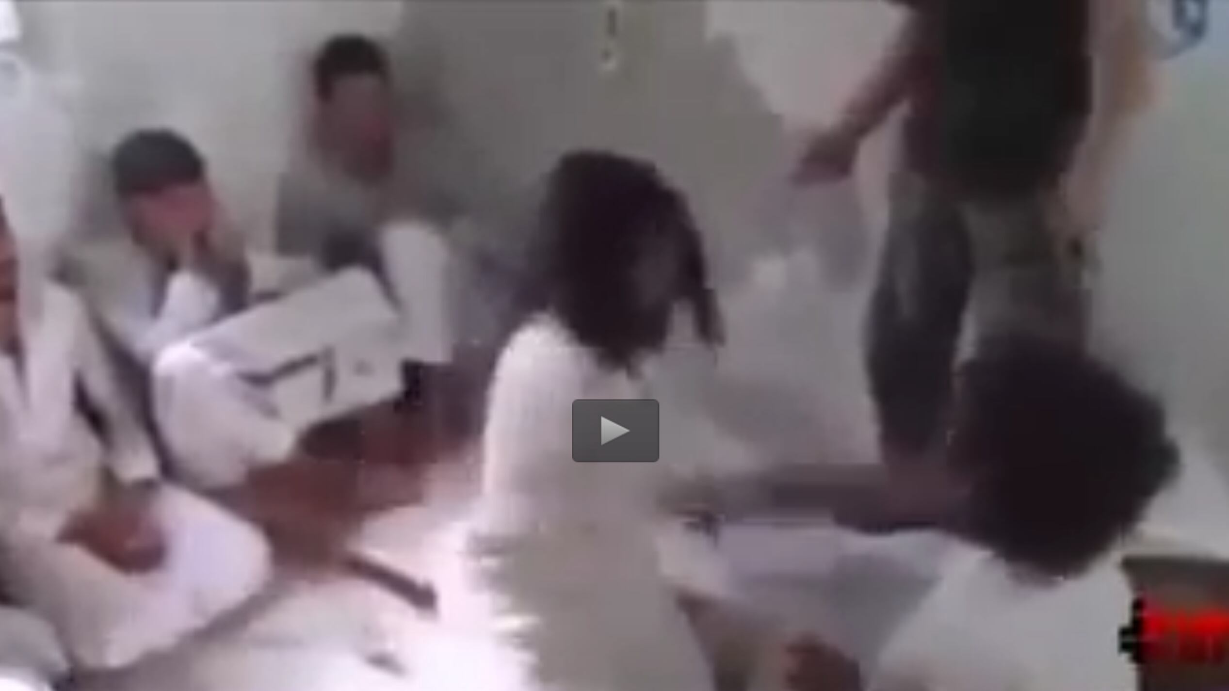 "Così ci alleniamo alle torture". I video choc nei cellulari dei migranti