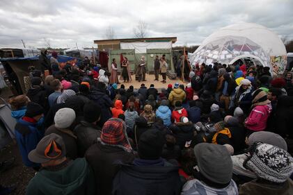 L'Amleto di Shakespeare in scena nella Giungla di Calais 7