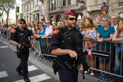 Barcellona in piazza per la pace dopo la strage sulla rambla 13
