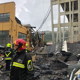 Genova, le immagini choc dei soccorsi 4