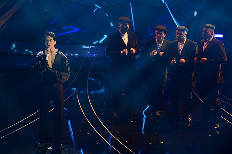 Sanremo 2024: ecco il look della quarta serata del Festival da Mahmood 5