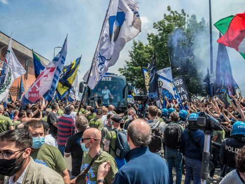 Inter, è festa grande fuori e dentro al Meazza per lo scudetto numero 19