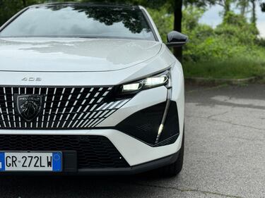 Peugeot 408 Hybrid 225: guarda la gallery del crossover francese (anche) plug-in 11