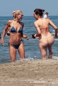 Michelle Hunziker e Aurora Ramazzotti, il lato B da urlo è ereditario 13
