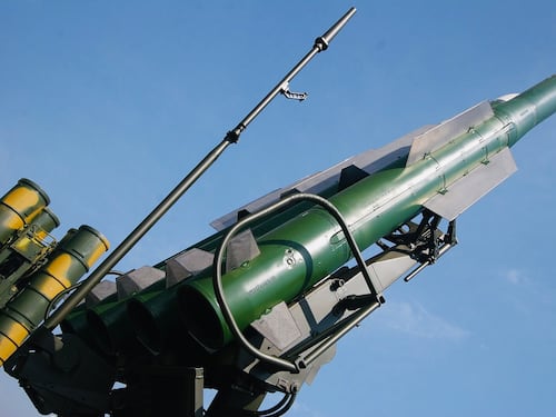 Il Venezuela schiera i missili russi Buk-M2E: il nuovo scudo nel cielo dei Caraibi