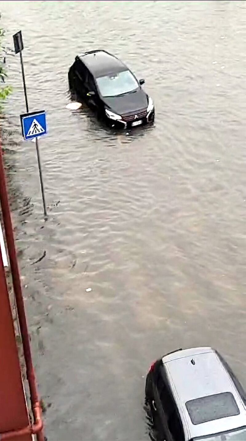 Le strade allagate a Milano per il maltempo 4