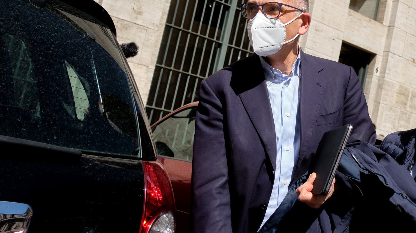 "L'estate...", "Messo male...". Ed è lite Letta-Salvini