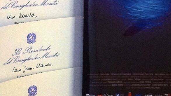 Il ruolo di Renzi sui profughi? Donare il dvd di "Fuocoammare" agli altri leader Ue