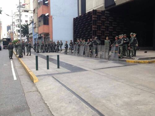 Venezuela, militari assediano la procura generale