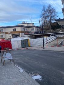 Crans-Montana, candele e lumini rossi sul luogo della strage 2
