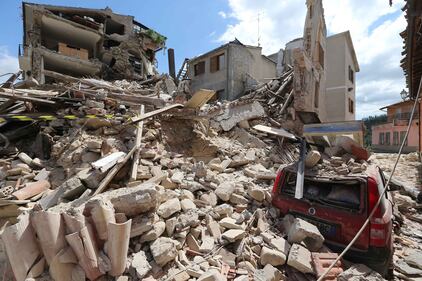 Lady Gaga per il terremoto: foto 8