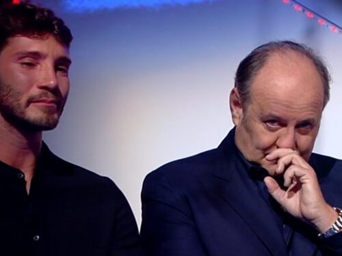 De Martino e Gerry Scotti: lacrime a "C'è posta per te"