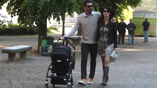 Ilaria D'Amico e Gigi Buffon, passione in piscina e pancino sospetto 20