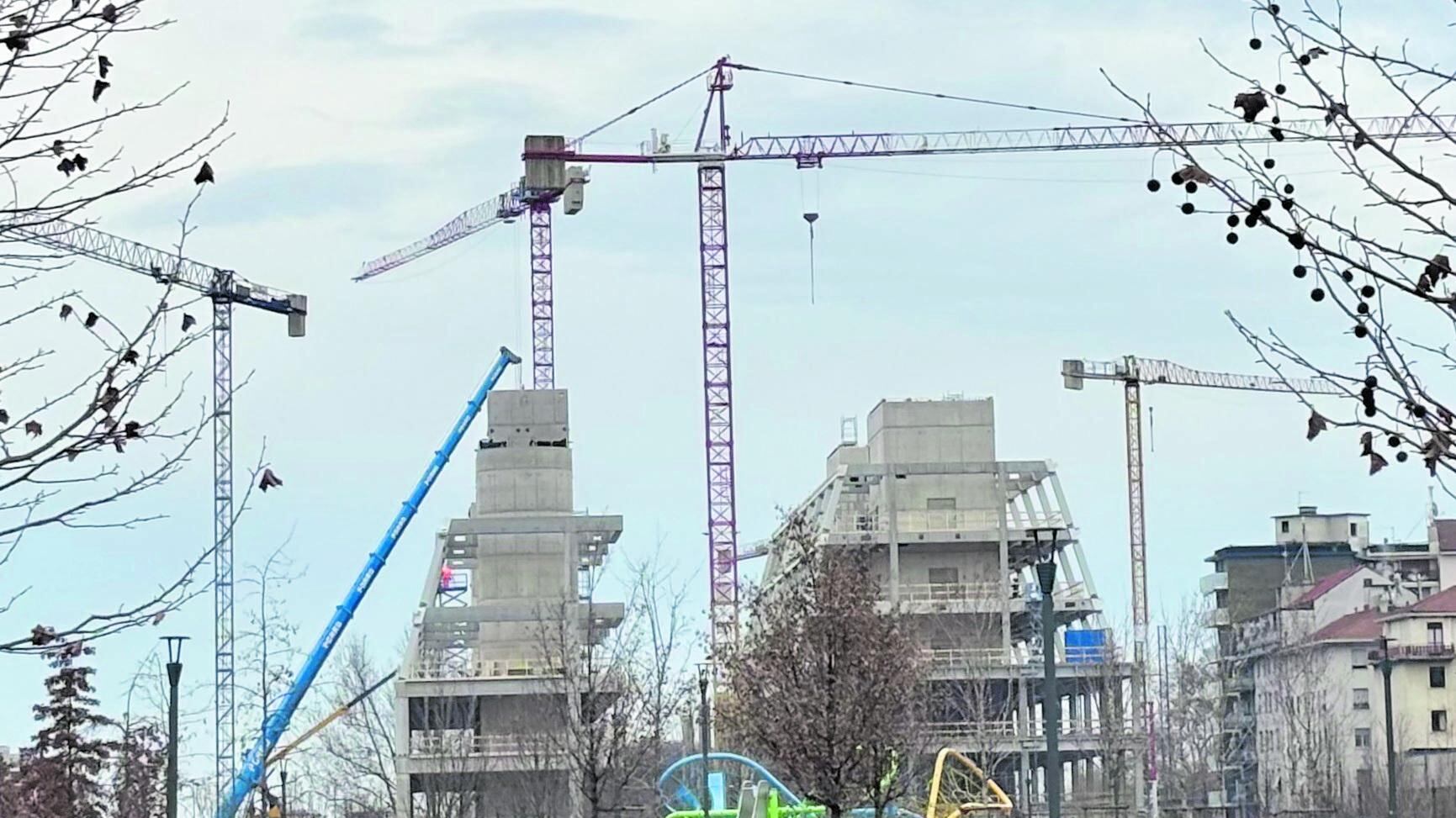 Torri Lac, smantellato il cantiere e ora le Famiglie sospese tremano
