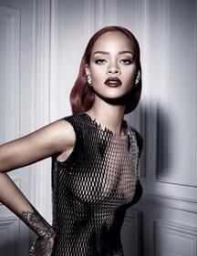 Rihanna nuda per un video, foto 17