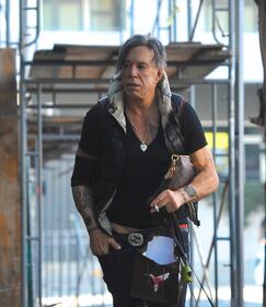 Mickey Rourke piange per le strade di Los Angeles 4