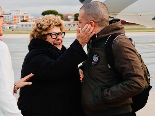"Su Alberto è fatta". L’sms del via libera, lo scambio con Saab (e i due voli a vuoto)