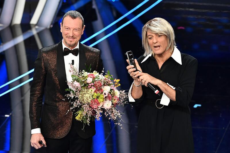 Sanremo, Fiorello imita la De Filippi 1