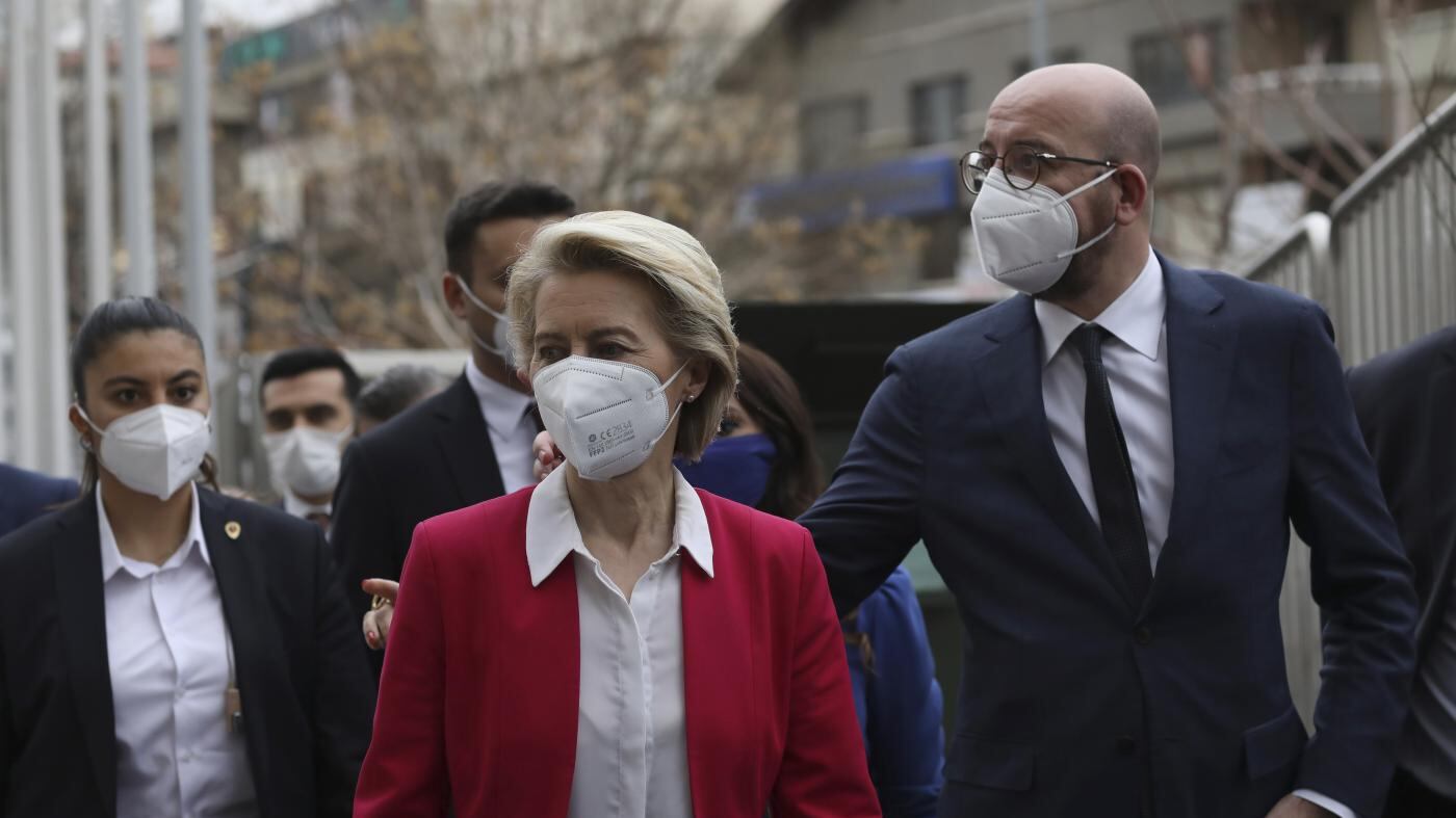 Erdogan incontra la delegazione europea ma lascia senza sedia Ursula von der Leyen