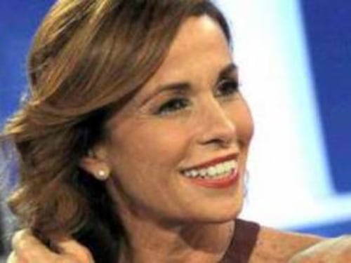 Il topless involontario di Cristina Parodi non passa inosservato ai paparazzi