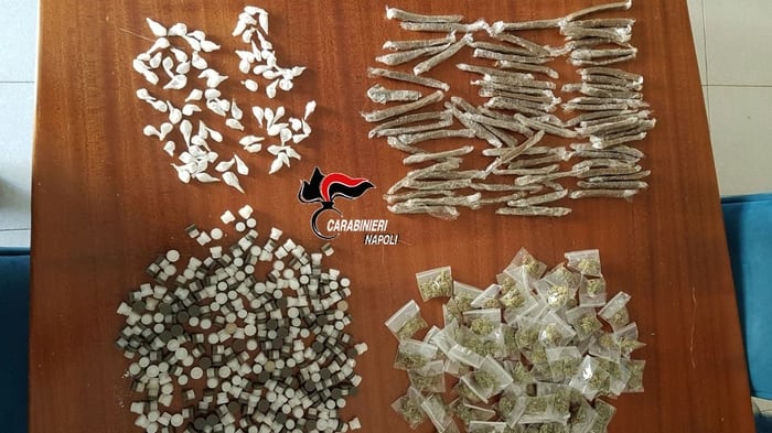 Baby pusher e messaggi in codice: blitz antidroga a Torre Annunziata