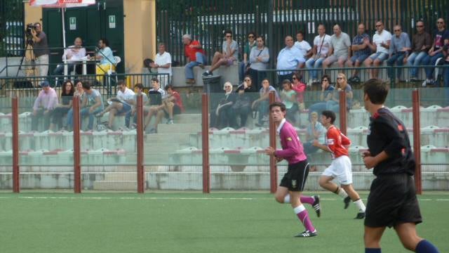Il calcio si fermi anche per gli arbitri picchiati