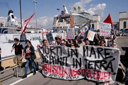 Manifestazione degli antagonisti a Napoli