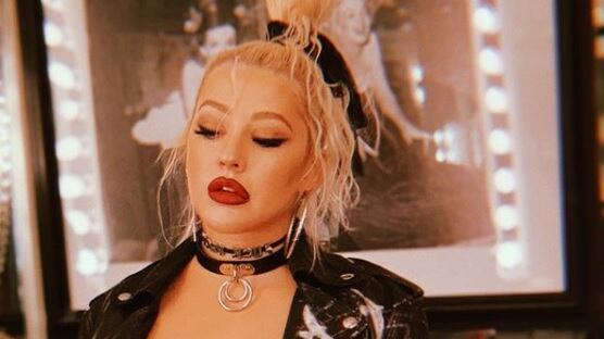 Christina Aguilera omaggia Madonna: look anni ’80 su Instagram
