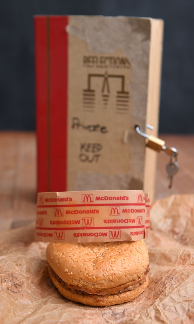 É rimasto intatto un panino del McDonald's acquistato nel 1995 2